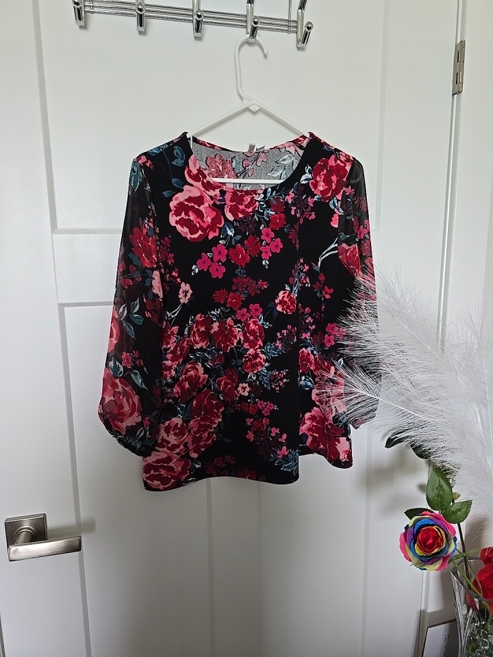 Pretty ELLE size L  black 3/4 sleeve blouse pink floral neck scarf women.