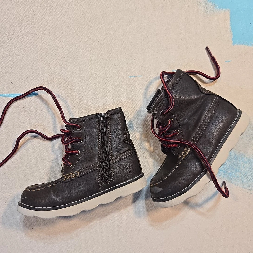 Botas con cordones Baby Gap Kids 7 marrón sin usar, puntera, cordones rojos, cremallera lateral, suela de cuero sintético Foto 2 de 4