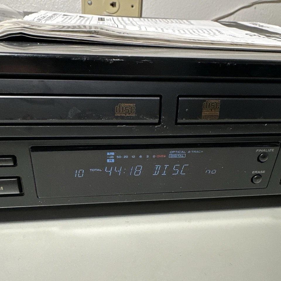 Vintage TEAC RW-D200 CD Player Recorder 2001 Audio Disc Stereo Unit - Image 3 of 4