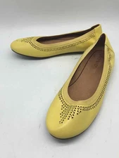 Pre-Owned Vionic Yellow Size 8 Slip On Flats