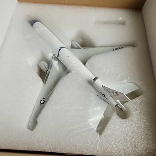 INFLIGHT200 U.S. AIR FORCE Boeing KC-10A 30082 BAYOU Babe Diecast Model - Picture 3 of 6
