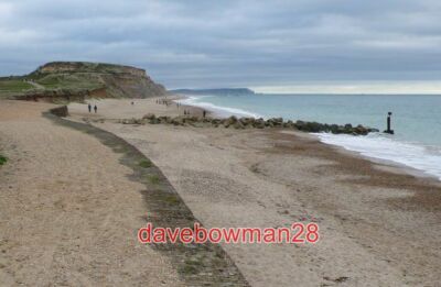 PHOTO  BEACH NEAR HENGISTBURY HEAD VIEW EAST TOWARDS THE PROMINENT WARREN HILL W