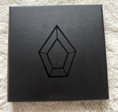 K-Pop Pentagon 1st Mini Album 'Pentagon' (EP) Schwarz
