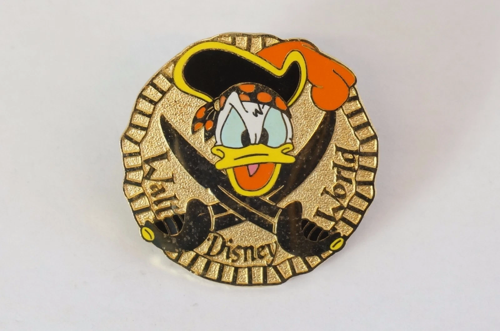 Walt Disney World Pin Trading 2004 Pirate Gold Donald WDW