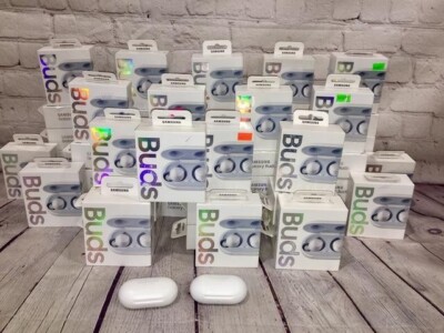 Samsung Galaxy Wireless Earbuds with Wireless charging Case+USB-White.