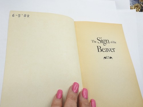 The Sign of The Beaver Elizabeth George Speare Paperback 1983 Book - Imagen 8 de 12