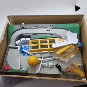 Micro Machines Electronic Cal's Car Works Auto Repair Shop Light & Sound