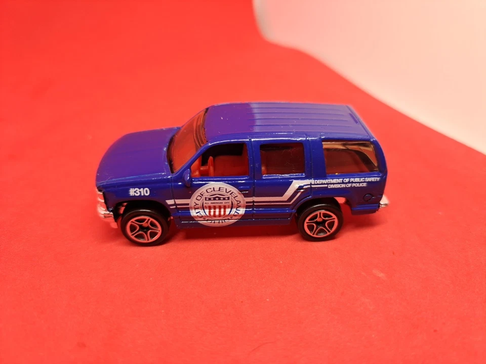 Matchbox 1995-1999 Chevrolet Tahoe SUV Cleveland Police '97 Chevy 1:67 Scale - Image 3 of 4