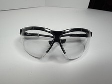 Lunettes de sécurité balistique militaires transparentes révision Z87+ avec étui de protection montré