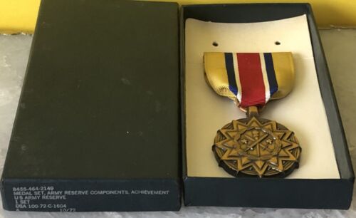 Vietnamkrieg Ära US Army Reserve Achievement Medal in Original Box Ausgabe 1972 - Bild 1 von 5