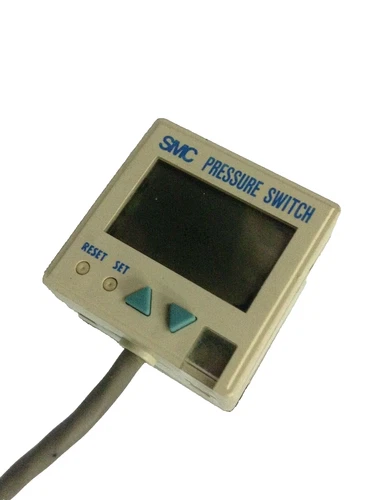 SMC ZSE4-01-25 Digital Pressure Switch Max Pressure -101Kpa ( -760mm Hg )
