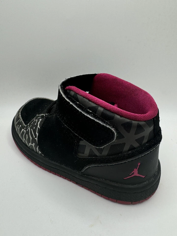 Jordan Jumpman Team ll GT Niño Pequeño Talla 6C 845203 007 Negro/Rosa Vivo Gris Lobo Foto 2 de 4