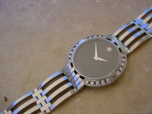 movado con diamantes
