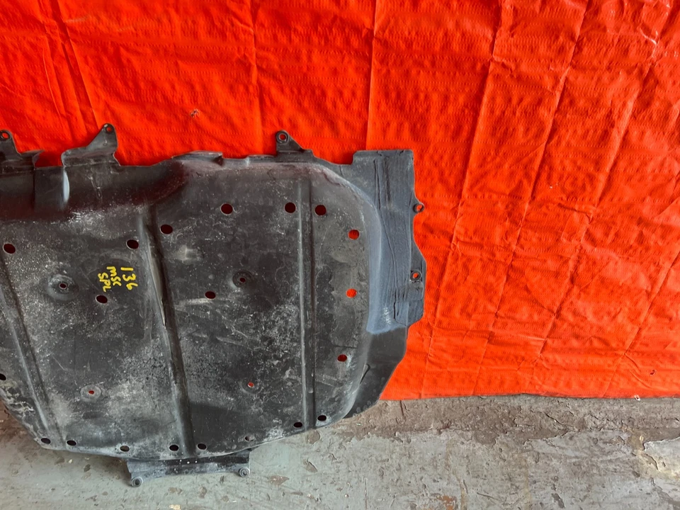 97-98 HONDA PRELUDE - TANQUE DE COMBUSTIBLE TANQUE DE GASOLINA CUBIERTA DE PLÁSTICO CUBIERTA DE MOLDURA OEM 136 Foto 4 de 4