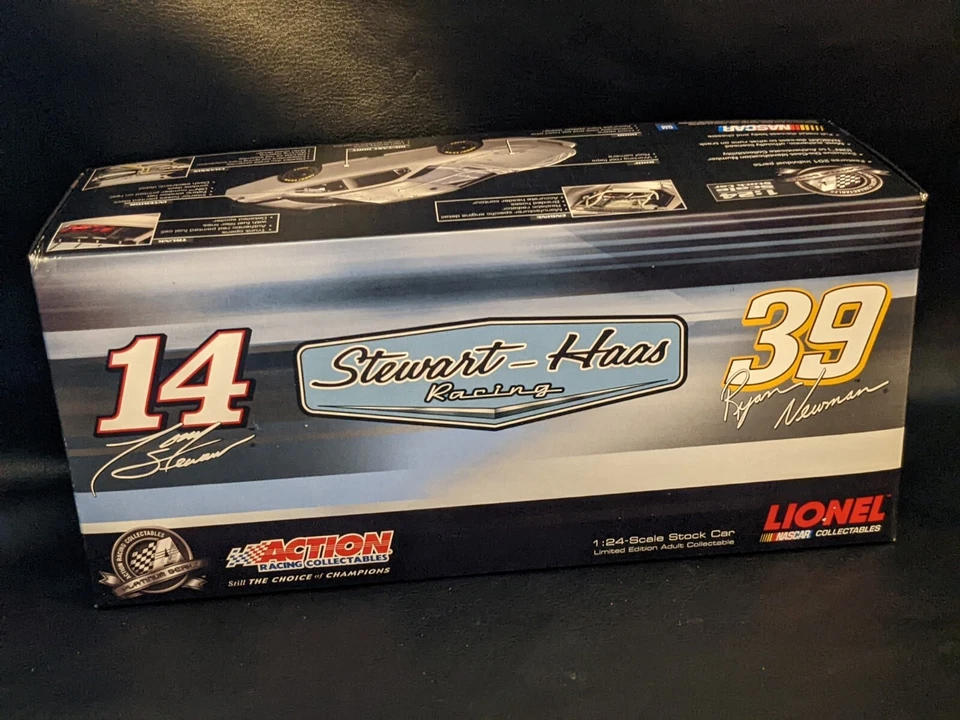 2011 Ryan Newman 39 Army Compleanno Azione 1:24 NASCAR Diecast 1679 Nuovo - Immagine 3 di 4