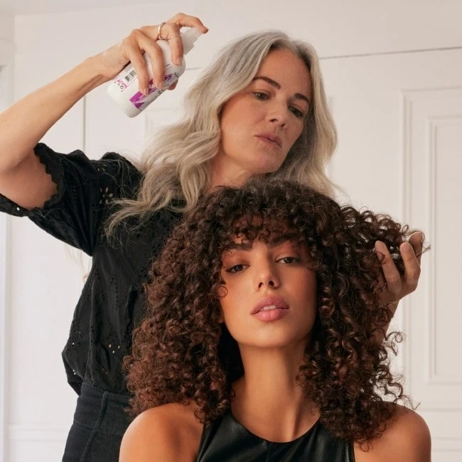 Bumble and Bumble. Bruma hidratante para cabello reactivadora de rizos Foto 3 de 4