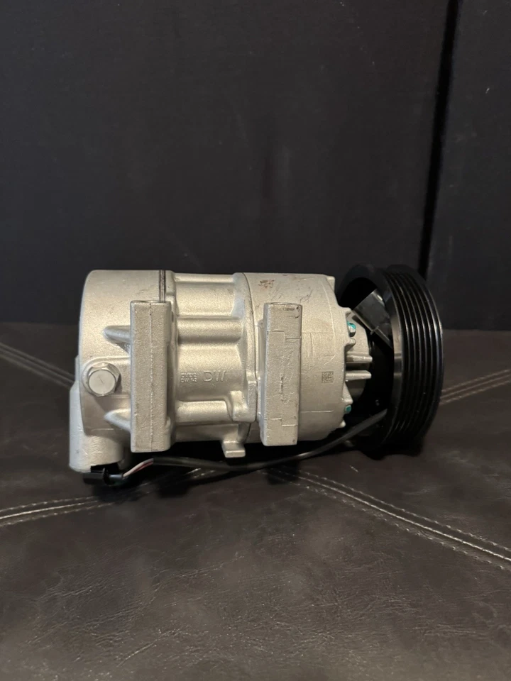 Compresor de aire acondicionado con embrague Kia Rio Hyundai Accent 2012-2017 1,6 L-L4 977011R100 Foto 4 de 4