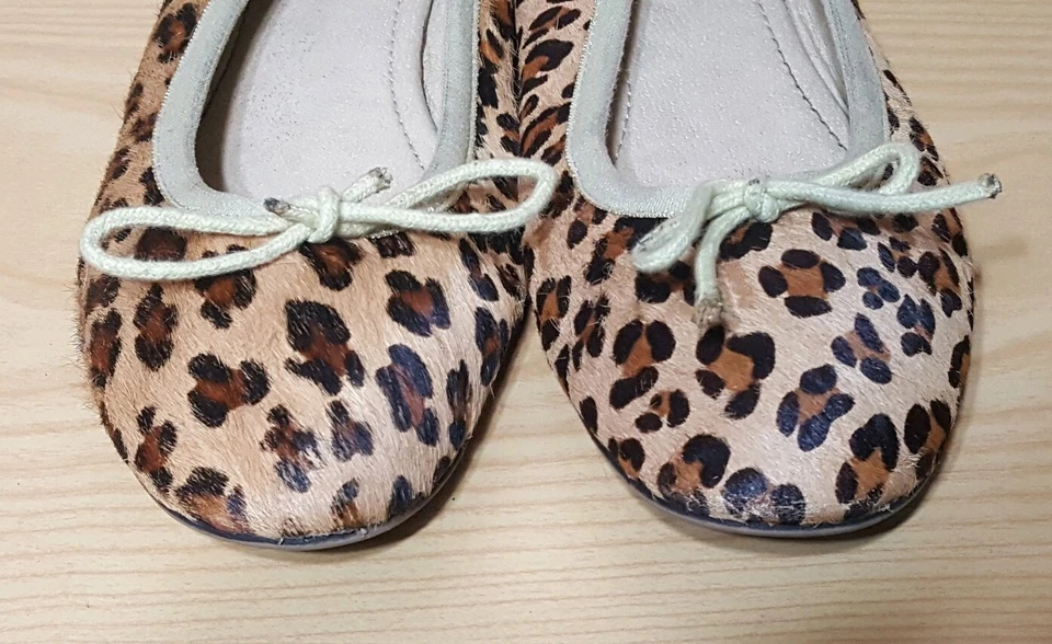 Zapatos planos de ballet de cuero con estampado animal Steve Madden para mujer 8,5 Foto 3 de 4