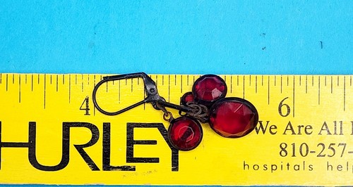 De colección. Conjunto de collar y pendientes Erica Lyon rojo y negro de moda con joyas - Imagen 6 de 6