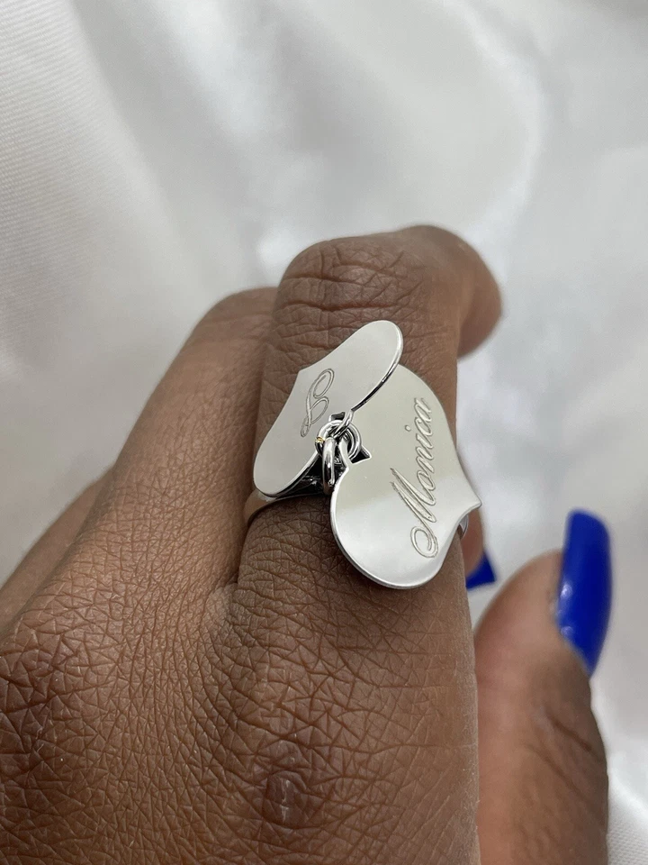 Anello con due cuori pendenti in argento 925 con incisione - Immagine 4 di 4