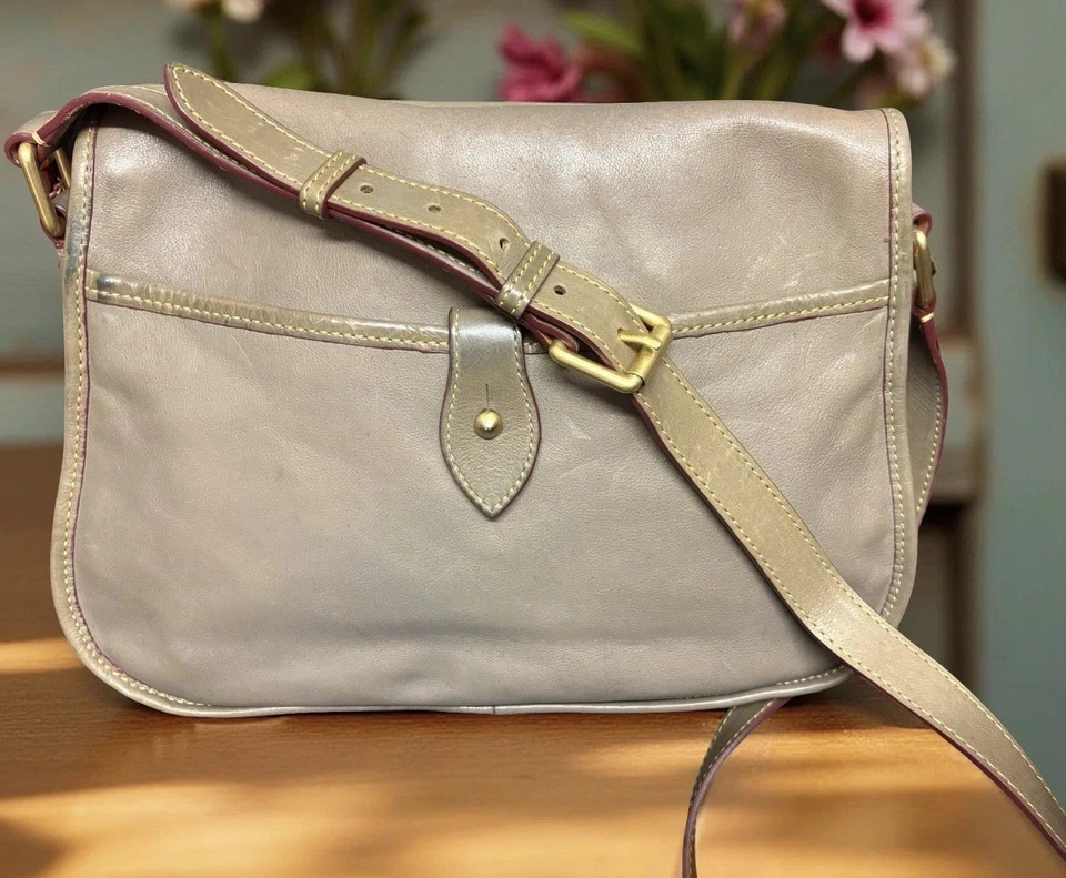 Bolso Mensajero Dooney Bourke Elefante Gris Taupe Florentino Cuero Sillín Foto 2 de 4