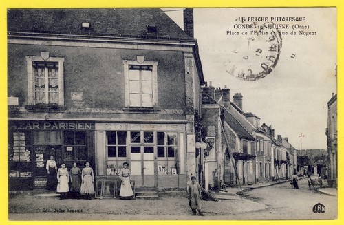 Cpa 61.Condé sur Huisne. La Gare. Trains a l'arrêt. Bon état visible
