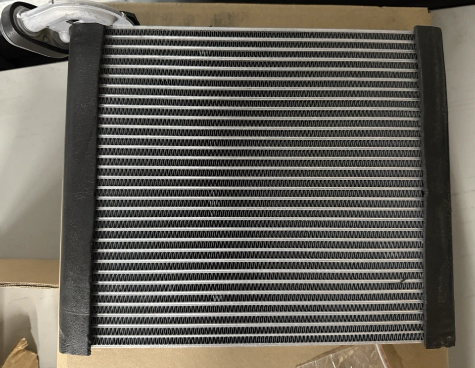 Nuevo de Lote Antiguo Compresor Works T44045 A/C Evap Core 773282 Toyota Corolla Scion XB RAV4 Foto 2 de 3