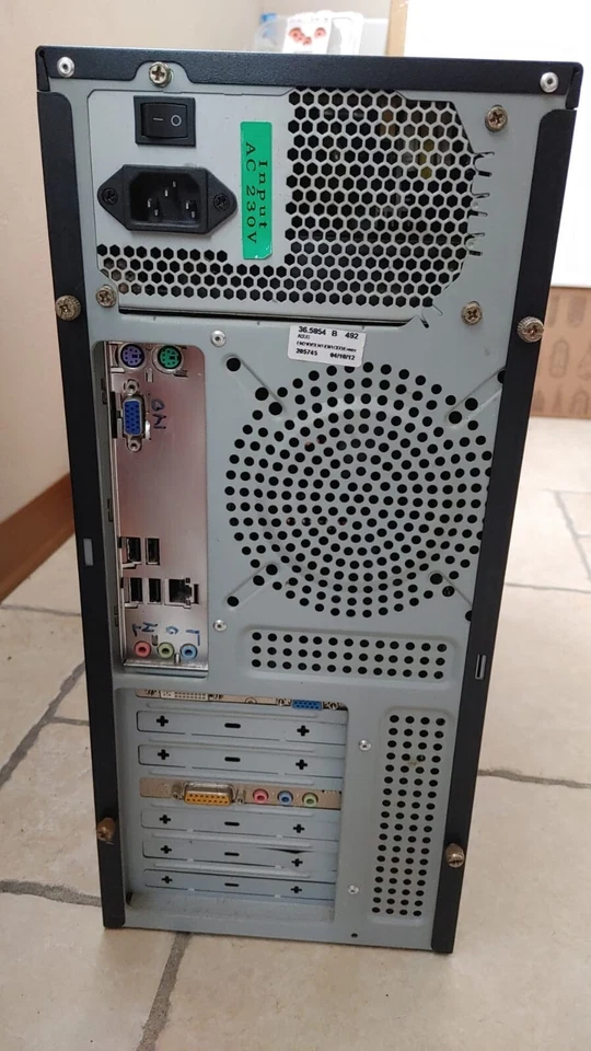 Computer fisso LG nero con scheda video Geforce 210, Intelcore 2 E8500 3.16 GHz  - Immagine 2 di 3