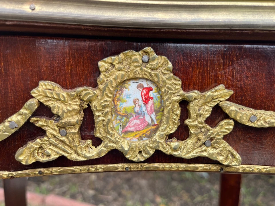 Mesa con forma de riñón maqueta con incrustaciones de par vintage con plato redondo Foto 3 de 4