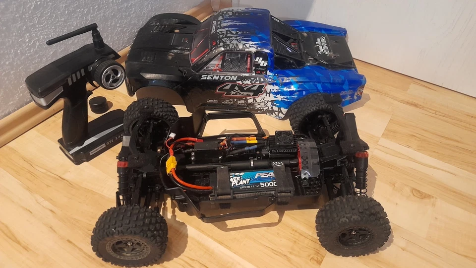 ARRMA Brushless RC-Auto +Akku uns Sender - Bild 2 von 4