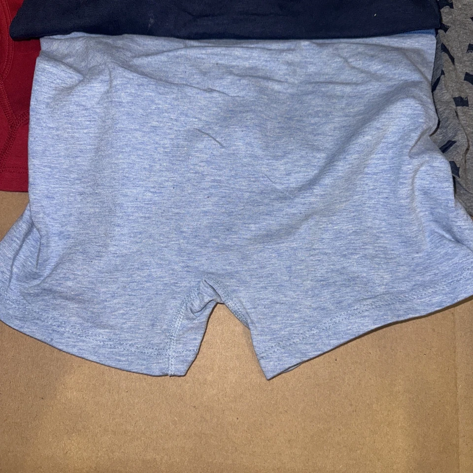 Paquete de 4 calzoncillos boxer de algodón elástico suave Levis para niños talla 10-12 medianos gris marino rojo Foto 2 de 4