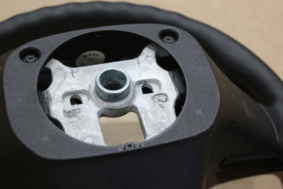 06-09 Volante Pontiac Torrent 25909868 Negro OE GM NOS OEM Fábrica Foto 3 de 4