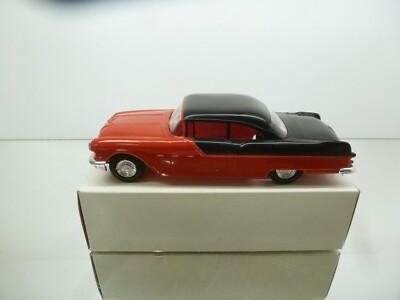 JOHAN MODELS P-1755C 1955 PONTIAC 2dr HARDTOP - RED+BLACK 1:25 - GOOD IN BOX