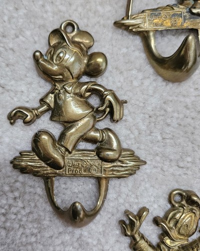Vintage Walt Disney Produktion Messinghaken Mickey Pluto Donald Scrooge Gatco - Bild 6 von 17