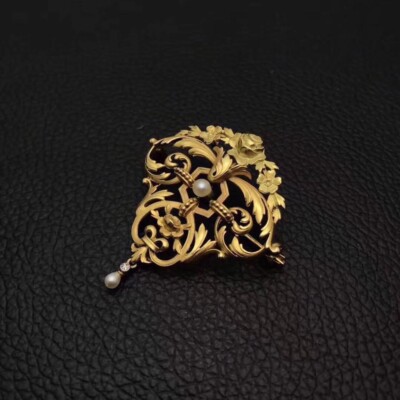 antike 18kt massive Gelbgold & natürliche Ozeanperlen Brosche/Anhänger.
