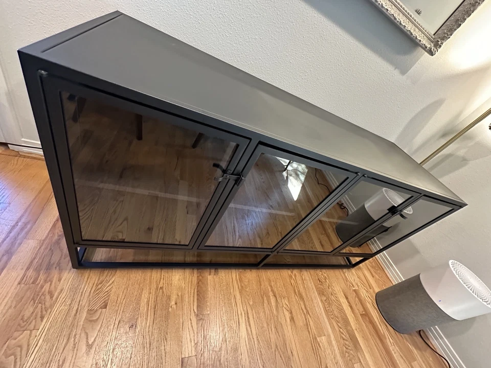 Caja y Barril Marco 66" Negro Credenza Metal y Vidrio Foto 2 de 4