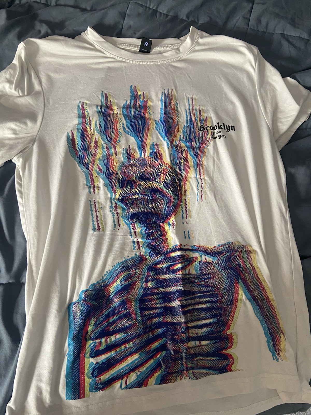 Mens (Medium) Graphic Design Y2K Streetwear Shirt, Comfortable Fabric Design