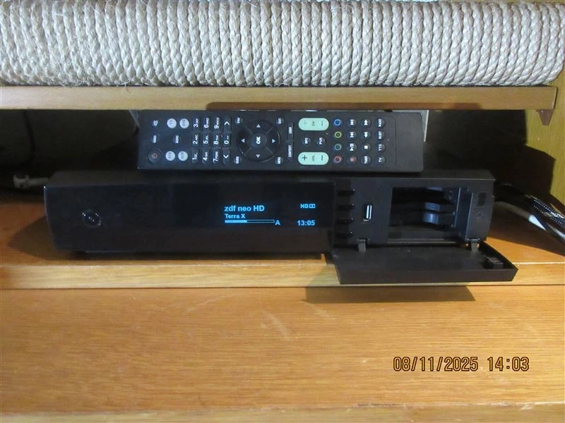 AX QuadBox HD 2400 Sat. Linux E² Receiver, mit neustem OSCam-ICam ! - Bild 2 von 4