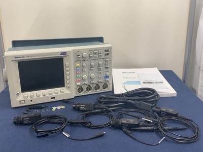 Used Test Equipment with Tektronix P6139B Probes Japan AS IS