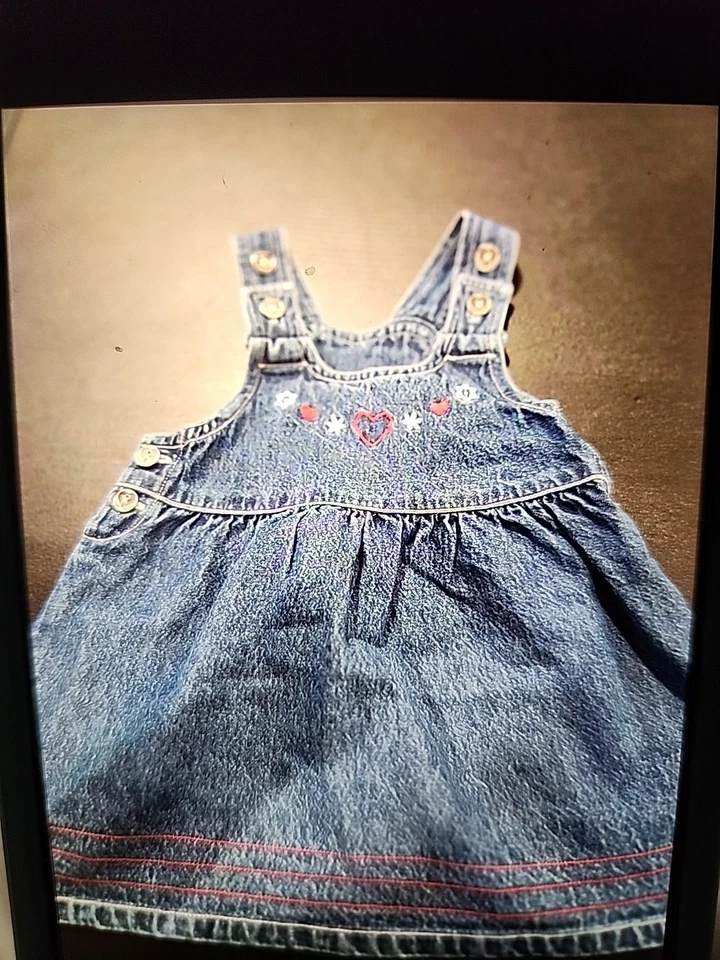 Vestido Mono Denim Glory Desteñido De Colección Niñas 18M Azul Jean Bordado Corazón Foto 2 de 4