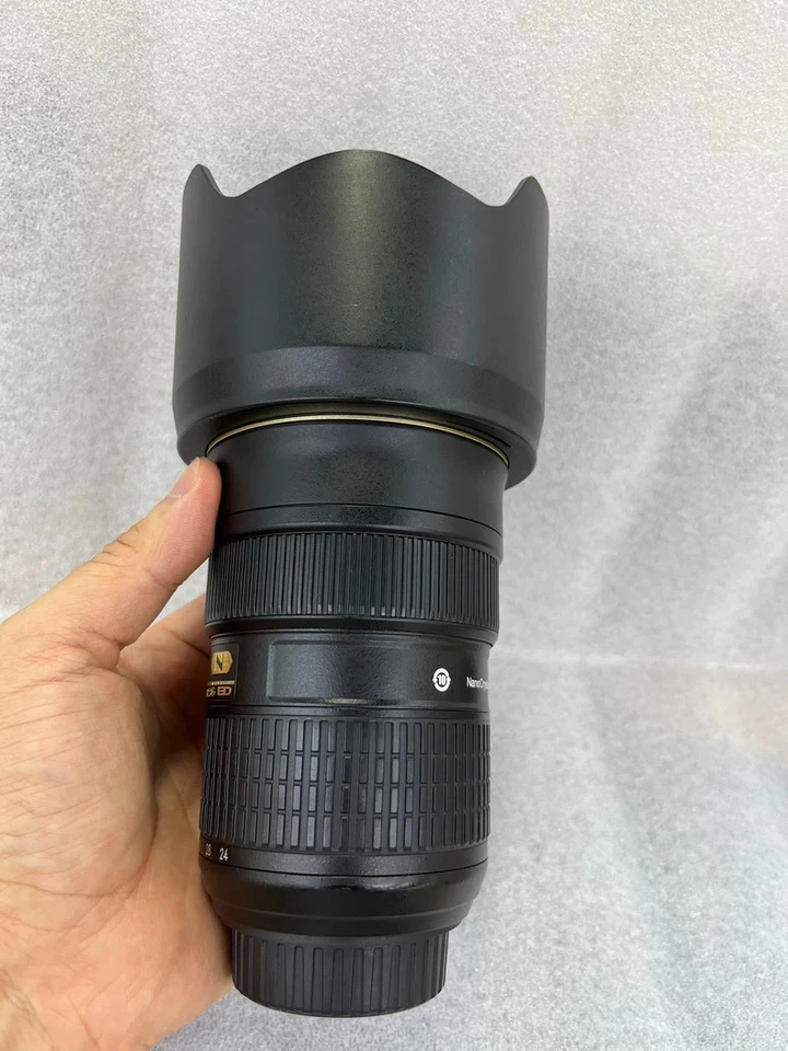 Lente Nikon 24-70mm f/2.8 G ED - AF-S Nikkor - Anel dourado zoom profissional - com capuz - Imagem 2 de 4