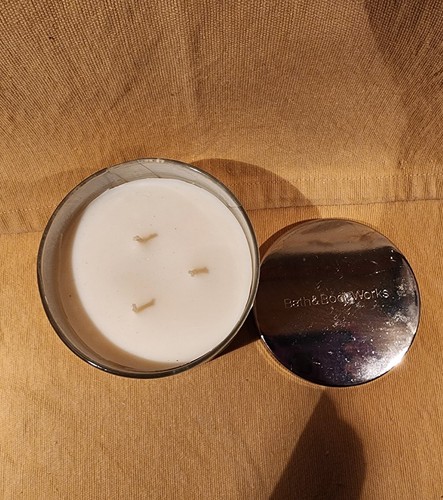 Bath Body Works 'Campfire Donut' 14.5 oz 3-wick Jar Candle - Essential Oils - Picture 2 of 3