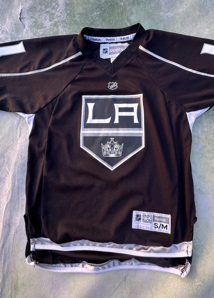 Camiseta Reebok NHL Los Angeles Kings Anze Kopitar #11 Talla Juvenil S/M. Foto 3 de 4