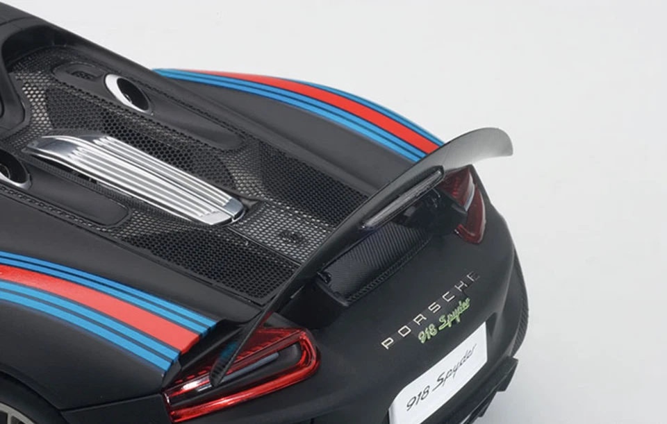 Paquete AutoArt Porsche 918 Spider Weissach 1/18 librea Martini negra 77929 Foto 3 de 4