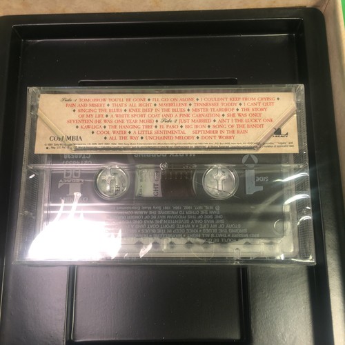 ESSENTIAL MARTY ROBBINS 1951-1982 2 CASSETTES BOX SET C2T48537 91 w/booklet New - Picture 8 of 12