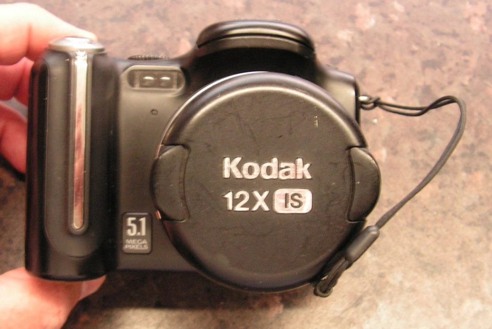 KODAK EASYSHARE P850 DIGITAL CAMERA + BATTERY - 5.1MP 12X SD - Fully Working - Image 3 of 4