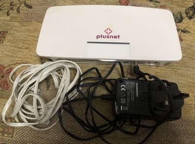 Plusnet Hub One WLAN Router mit Kabeln