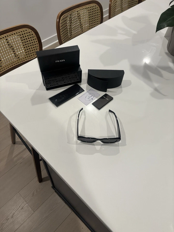 Gafas de sol negras PRADA Foto 3 de 4