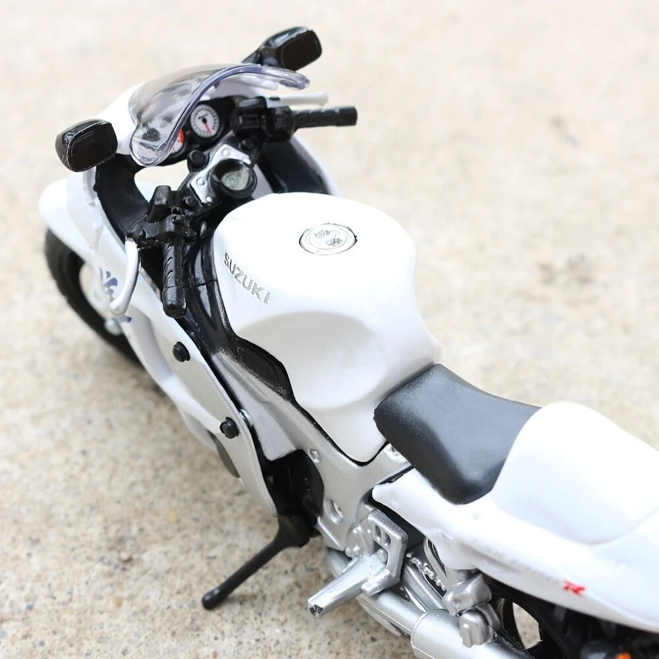 Maisto 1:18 SUZUKI GSX 1300R Diecast Motorcycle Bike Model Toy Collection gift - Image 3 of 4