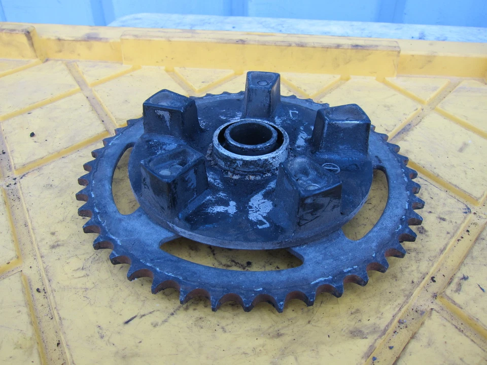 Suzuki GSXR750 1999 OEM piñón trasero Foto 2 de 4